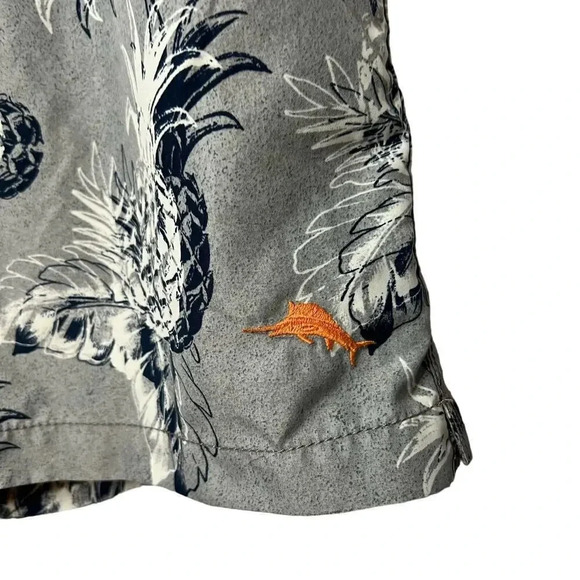 Tommy Bahama relaxed fit gray pineapple swim trunks size XL. - Picture 4 of 6